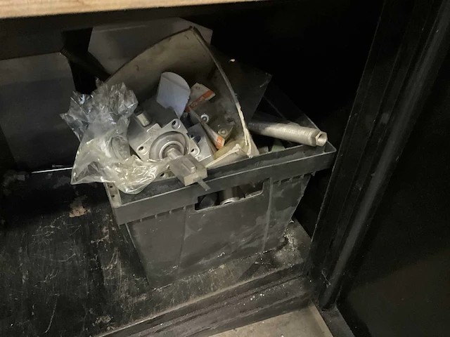 Kast met onderdelen - afbeelding 9 van  21
