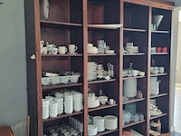 Kast met servies en glazen - afbeelding 5 van  12