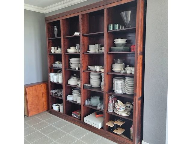 Kast met servies en glazen - afbeelding 6 van  12