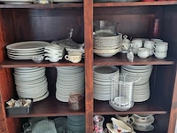 Kast met servies en glazen - afbeelding 8 van  12