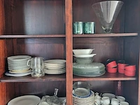 Kast met servies en glazen - afbeelding 9 van  12