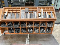 Kast met toebehoren degelstansmachine - afbeelding 1 van  5