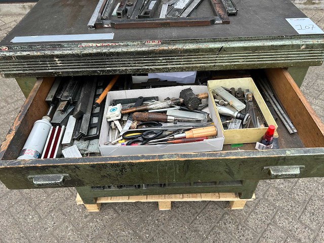 Kast met toebehoren degelstansmachine - afbeelding 5 van  5