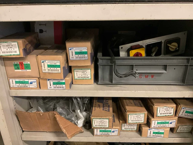 Kast met voorraad (2x) - afbeelding 3 van  18