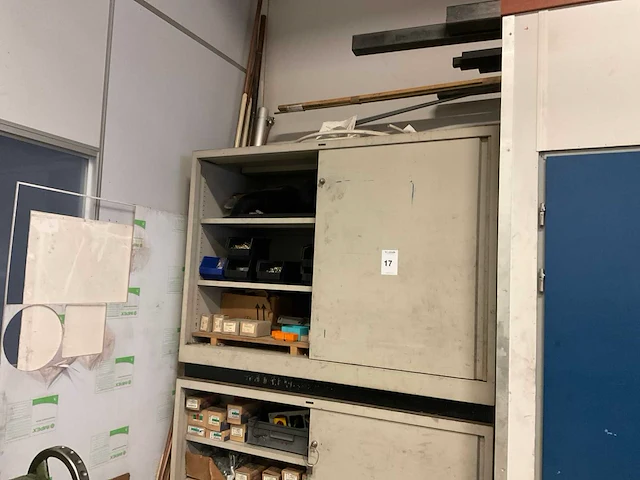 Kast met voorraad (2x) - afbeelding 1 van  18