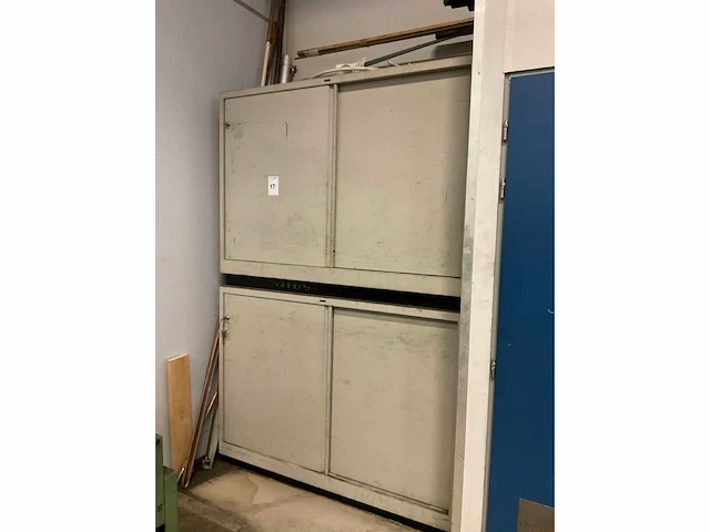 Kast met voorraad (2x) - afbeelding 13 van  18