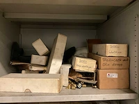 Kast met voorraad (2x) - afbeelding 18 van  18