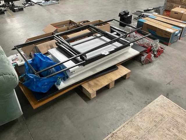 Kast/ tafel - afbeelding 1 van  4