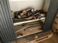 Kasten met diverse onderdelen, gereedschappen en accessoires - afbeelding 4 van  12