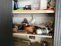 Kasten met diverse onderdelen, gereedschappen en accessoires - afbeelding 7 van  12