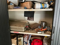 Kasten met diverse onderdelen, gereedschappen en accessoires - afbeelding 8 van  12