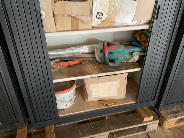 Kasten met diverse onderdelen, gereedschappen en accessoires - afbeelding 12 van  12