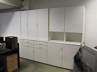Kastenwand met 17 deuren, twee vakken en vier laden. let op! exclusief genummerde producten in kast. afmeti... - afbeelding 3 van  3