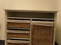 Kastje met rieten manden - afbeelding 1 van  9