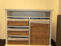 Kastje met rieten manden - afbeelding 2 van  9