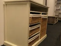 Kastje met rieten manden - afbeelding 3 van  9