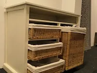 Kastje met rieten manden - afbeelding 4 van  9