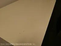Kastje met rieten manden - afbeelding 8 van  9
