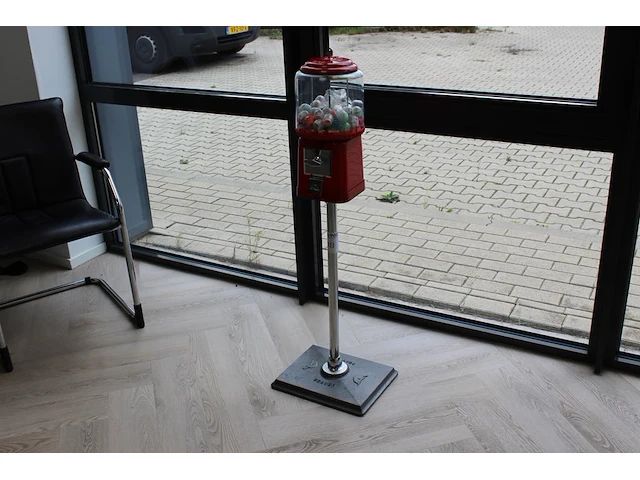 Kauwgombaldispenser beaver. hoogte 110cm. - afbeelding 1 van  3