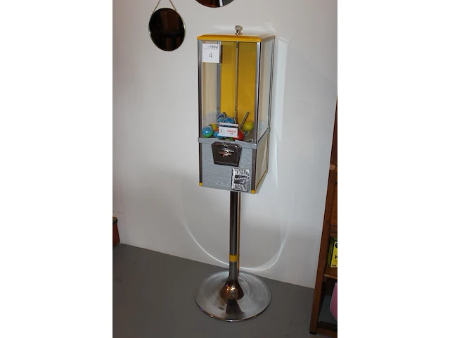 Kauwgomballenautomaat north western met euro inworp. hoogte 131 cm. sleutel aanwezig. - afbeelding 2 van  4