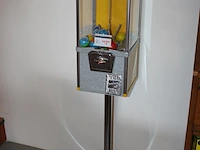 Kauwgomballenautomaat north western met euro inworp. hoogte 131 cm. sleutel aanwezig. - afbeelding 2 van  4