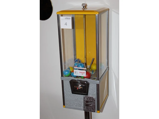 Kauwgomballenautomaat north western met euro inworp. hoogte 131 cm. sleutel aanwezig. - afbeelding 3 van  4