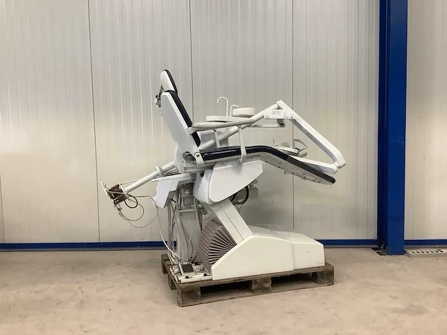 Kavo promatic tandartsstoel met onderzoekslamp - afbeelding 1 van  4