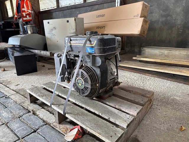 Kawasaki - fe250 - benzinemotor - afbeelding 1 van  10