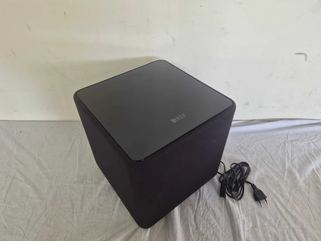 Kef kube 8 mie actieve subwoofer - zwart - afbeelding 3 van  3