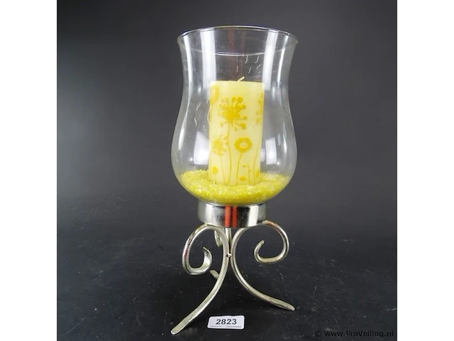 Kelkglas op verzilverde stand met kaars - afbeelding 1 van  5