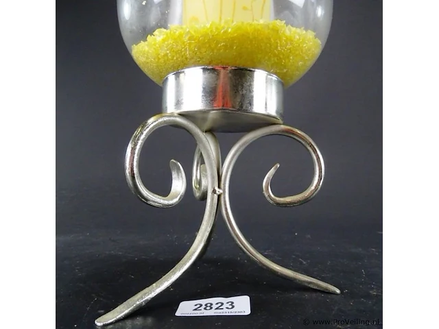 Kelkglas op verzilverde stand met kaars - afbeelding 3 van  5