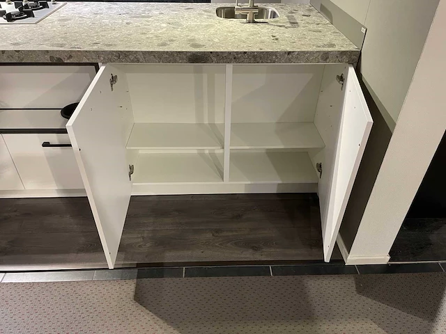 Keller - showroomkeuken - afbeelding 27 van  32