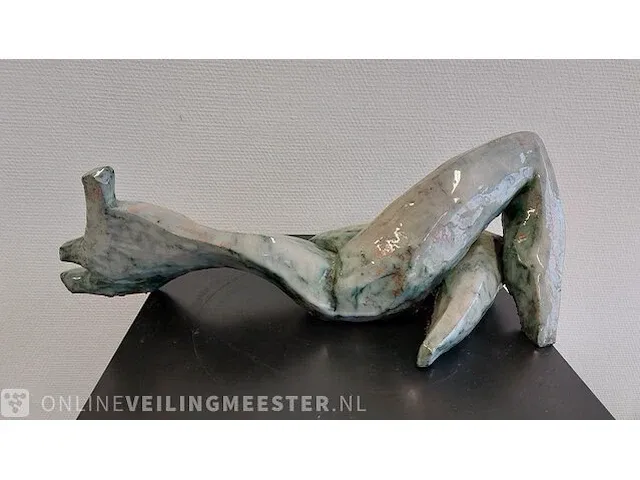 Keramiek gestyleerd "relaxende vrouw" - afbeelding 3 van  4