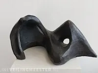 Keramiek object "op elleboog rustende man" - afbeelding 1 van  5