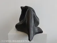 Keramiek object "op elleboog rustende man" - afbeelding 2 van  5