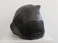 Keramiek object "op elleboog rustende man" - afbeelding 4 van  5
