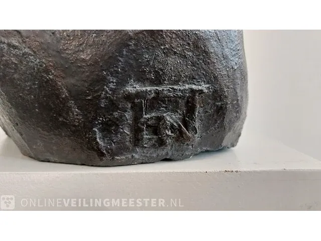 Keramiek object "op elleboog rustende man" - afbeelding 5 van  5