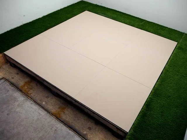 Keramiek tegels (ca. 302.4m²) - afbeelding 2 van  4