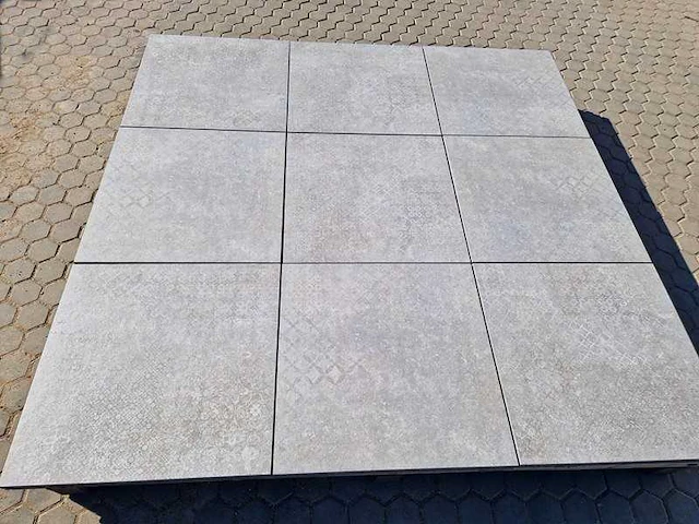 Keramische tegels met betonnen onderlaag voor de tuin (ca. 100,8m²) - afbeelding 1 van  4