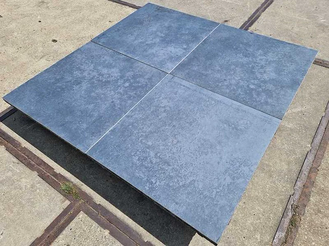 Keramische tegels met betonnen onderlaag voor de tuin (ca. 41.6m²) - afbeelding 1 van  4