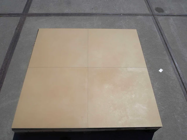 Keramische tegels voor binnen en buiten (ca.129.6m²) - afbeelding 1 van  4