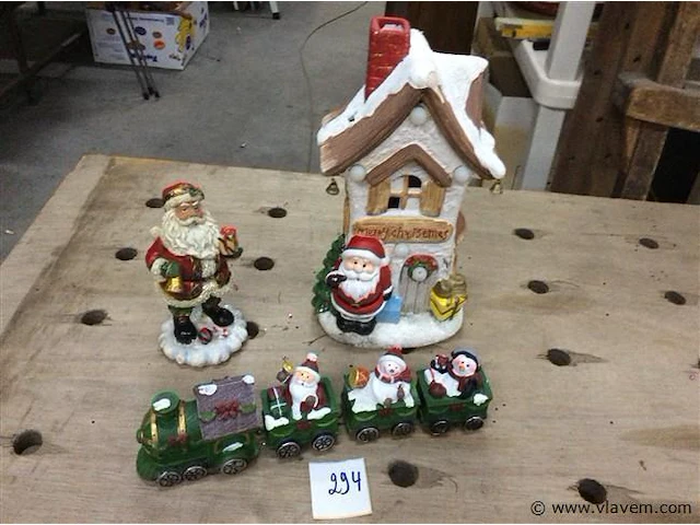 Kerst items oa huisje + - afbeelding 1 van  3