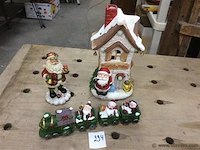 Kerst items oa huisje + - afbeelding 1 van  3