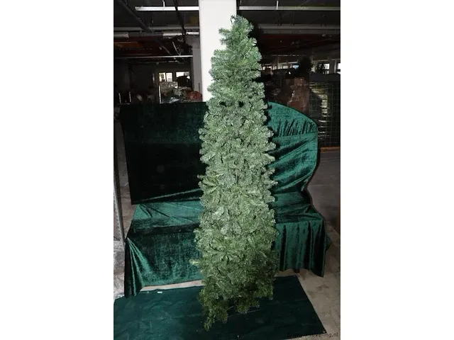 Kerstboom incl. verlichting - 260 cm - afbeelding 1 van  4