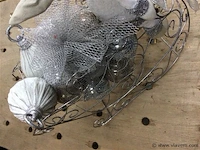 Kerstman in slede met kerstballen - afbeelding 3 van  3