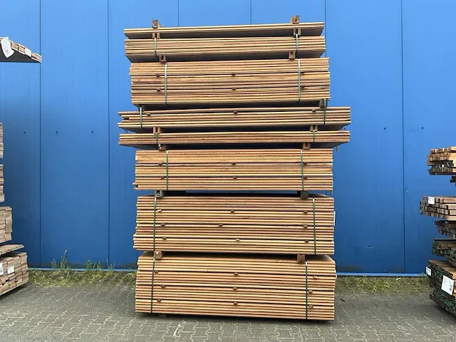 Keruing partij hardhout mes en groef 28 x 90 (954x) - afbeelding 1 van  13