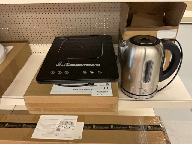 Kesser waterkoker en inductiekookplaat - afbeelding 1 van  3