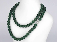 Ketting met jade edelsteen en een diamanten sluiting - afbeelding 1 van  10