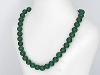 Ketting met jade edelsteen en een diamanten sluiting - afbeelding 5 van  10