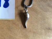 Ketting met zilveren hanger - afbeelding 2 van  2
